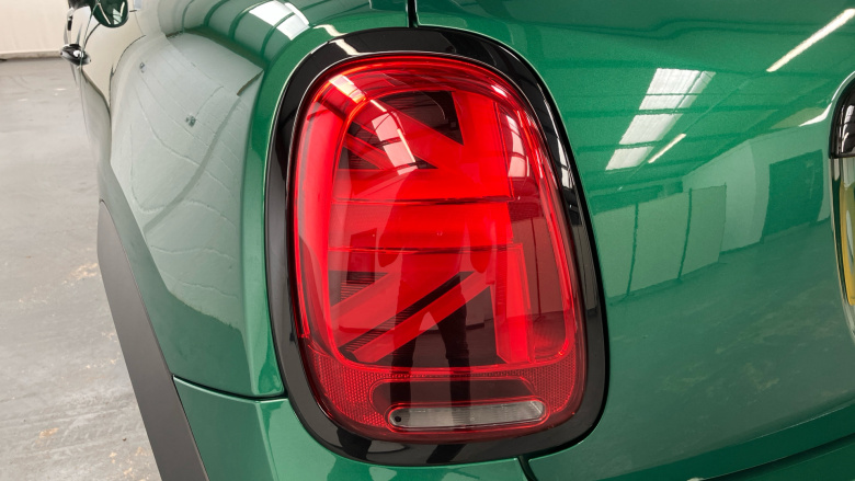MINI Hatchback 1.5 Cooper Exclusive 3dr Auto Petrol Hatchback